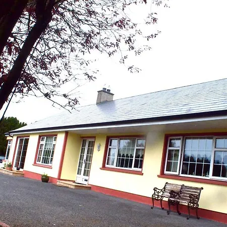 Tullybryan House Bed & Breakfast 4*