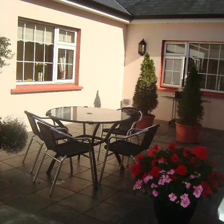 Bed & Breakfast Tullybryan House